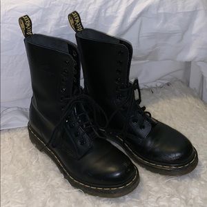 DR. MARTENS 1460 Boot - Women’s Size 7 Barely worn